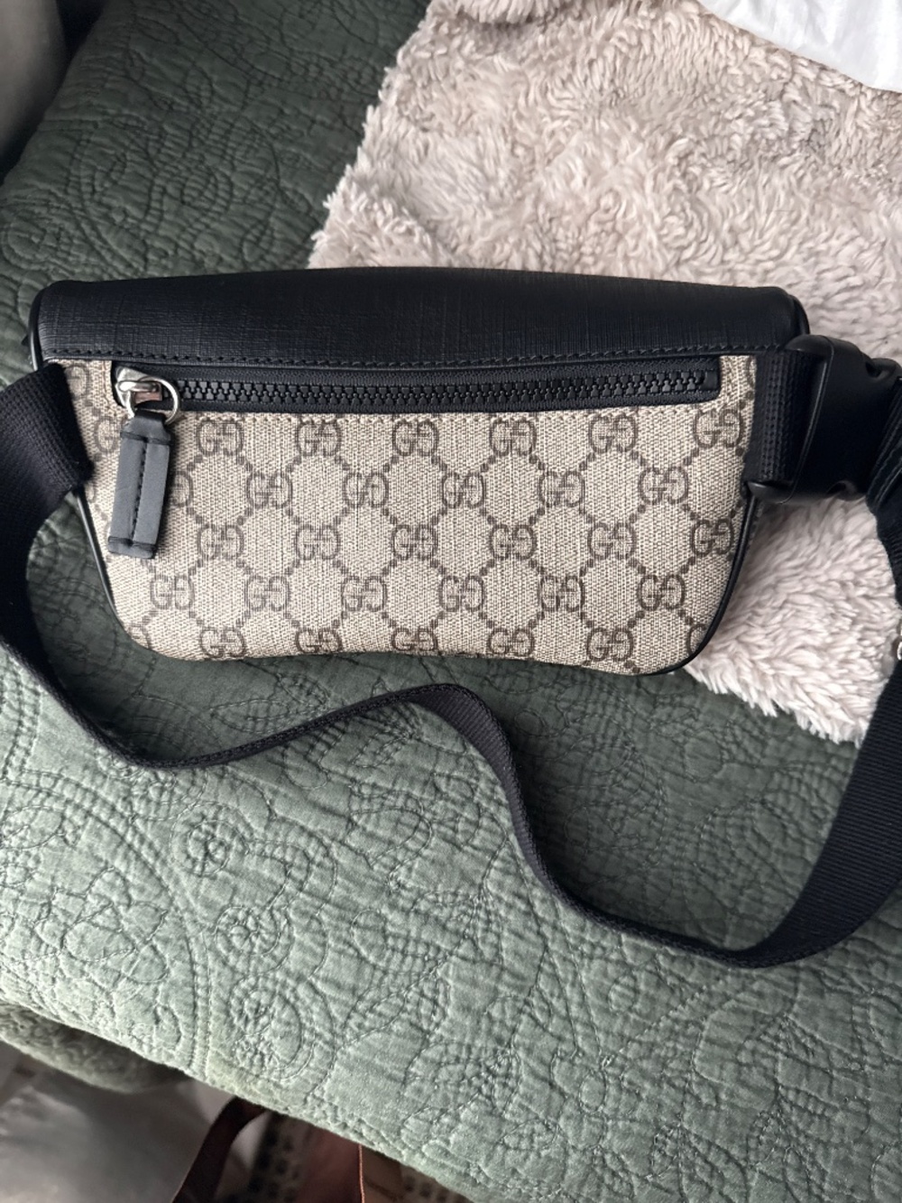 Gucci Supreme Belt Bag - Picture 2 of 3